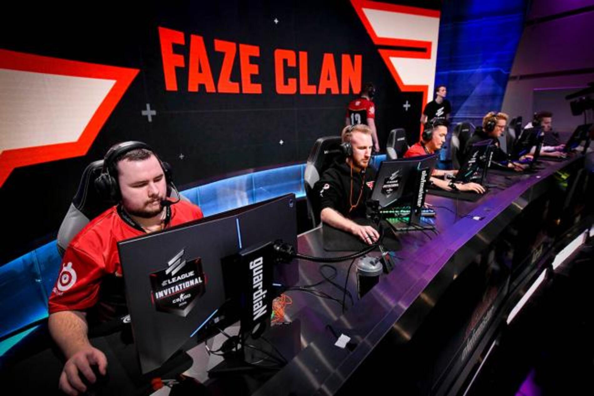 FaZe Clan перемагає Team Falcons на груповому етапі BLAST Premier: Fall Final 2024 за CS2