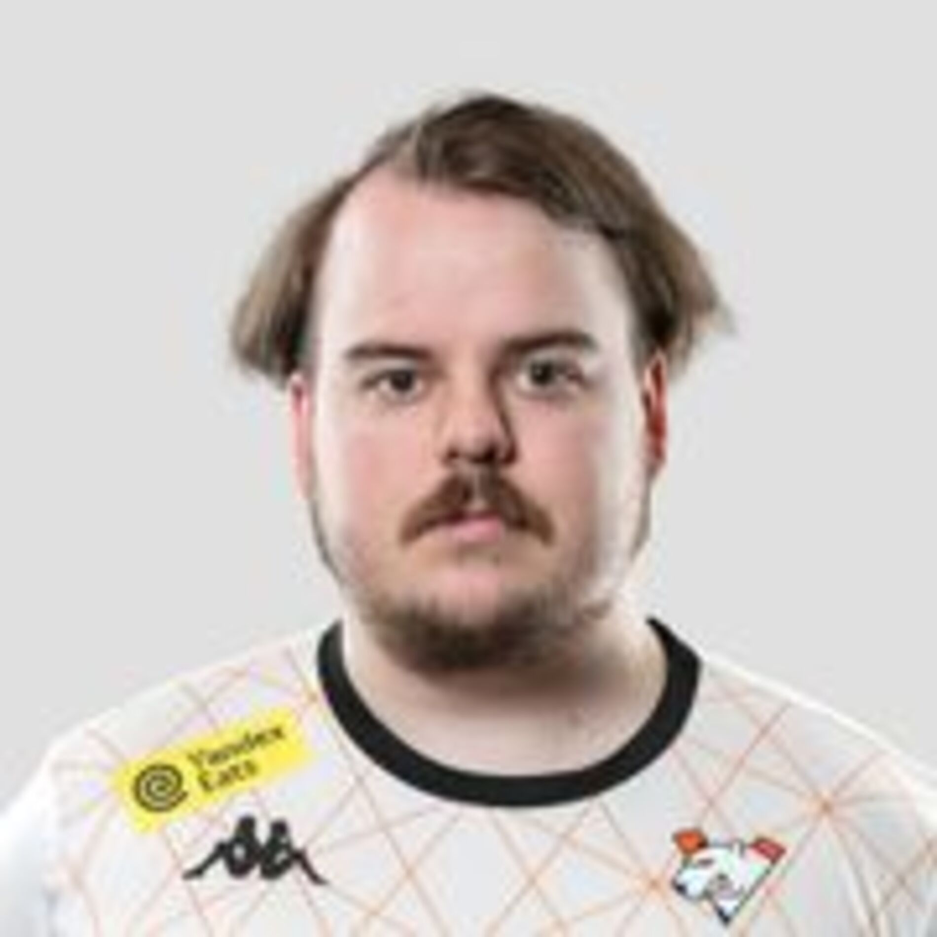 Ділан Prycyy Прайс оцінив найсильнішу зброю у 22-му сезоні Apex Legends