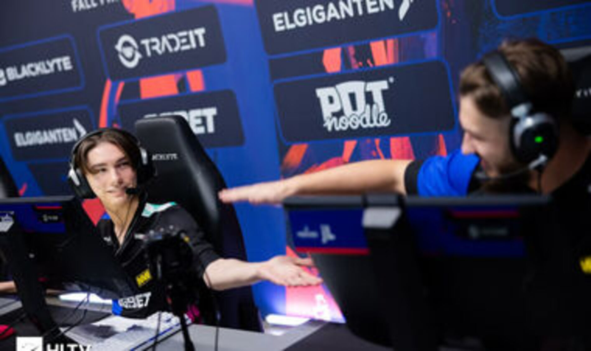 Потужний старт NAVI на BLAST Premier Fall Final 2024: перемога над Falcons
