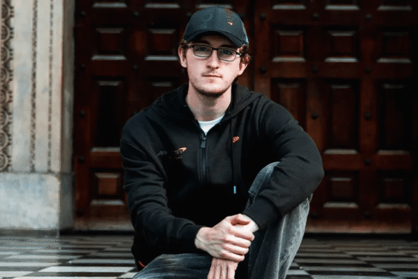 Чемпіон F1 esports Люкас Блейклі покидає McLaren Shadow