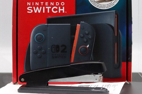 GameStop зібрав $15,000 на зламану та скріплену консоль Switch 2