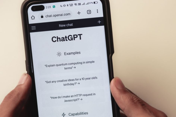 Реклама OpenAI в ChatGPT сигналізує про зміну в діалоговій рекламі