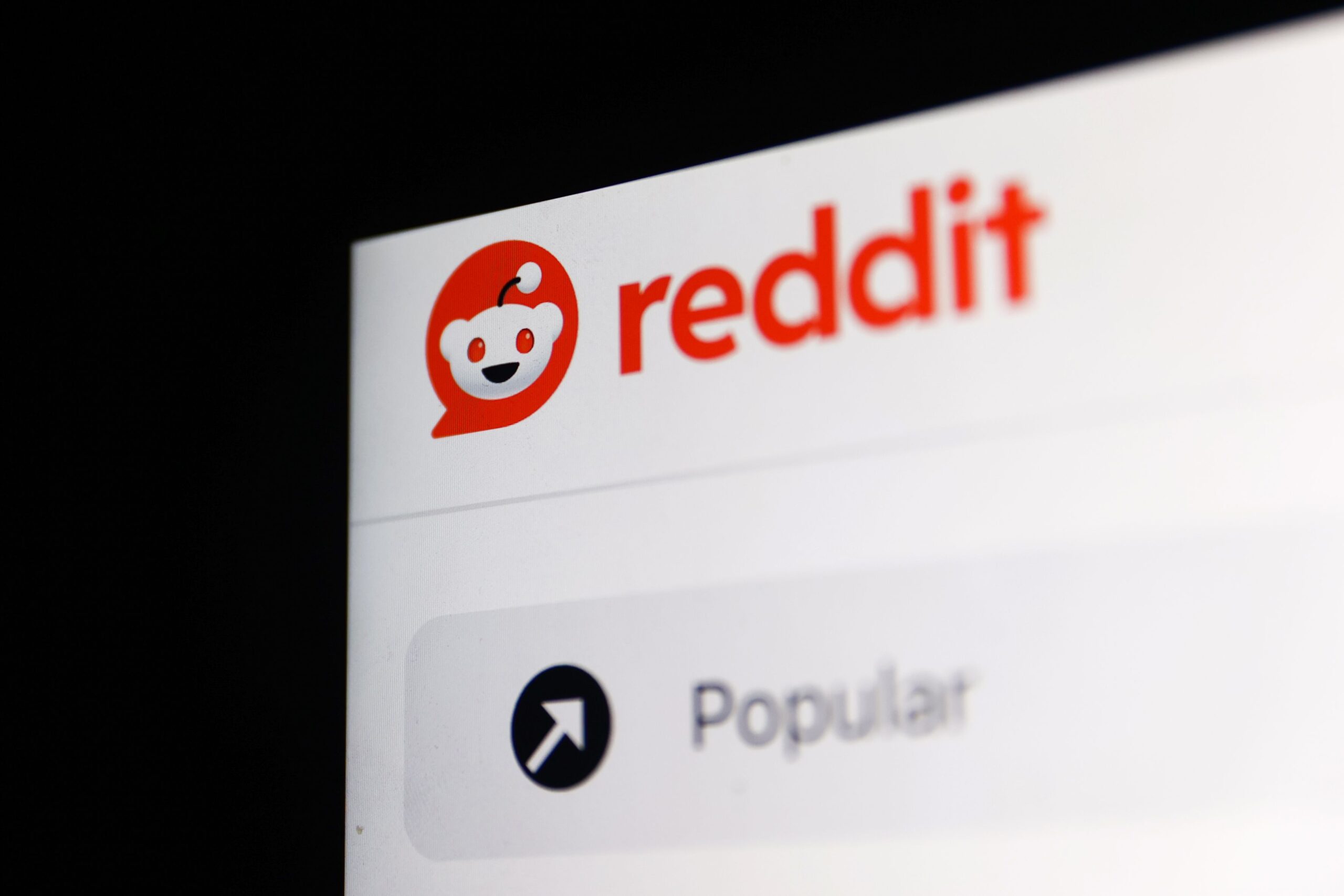 Творці контенту на Reddit тримають лідерство попри хвилю ШІ-публікацій