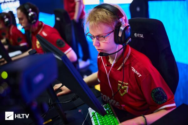 Jimpphat залишив MOUZ та став гравцем Aurora